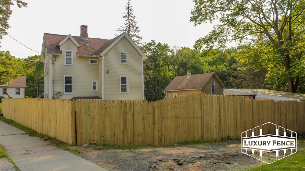 Luxury Fence. LLC